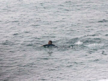 Continúan llegando inmigrantes a nado a aguas españolas