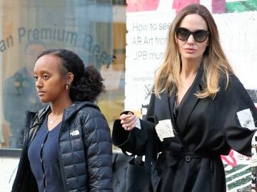 Angelina Jolie junto a su hija Zahara