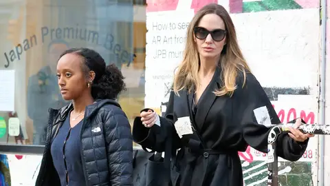 Angelina Jolie junto a su hija Zahara Angelina Jolie junto a su hija Zahara