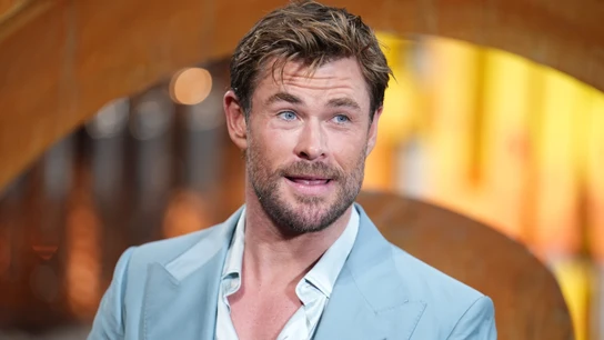 Chris Hemsworth impresiona con sus dotes musicales ante 70.000 personas en un concierto de Ed Sheeran Chris Hemsworth impresiona con sus dotes musicales ante 70.000 personas en un concierto de Ed Sheeran