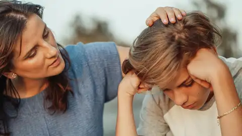 Madre e hijo adolescente Madre e hijo adolescente