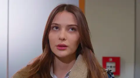 La difícil decisión de Lydia: ¿Renunciar al amor de Sarp para empezar una nueva vida en Canadá? La difícil decisión de Lydia: ¿Renunciar al amor de Sarp para empezar una nueva vida en Canadá?