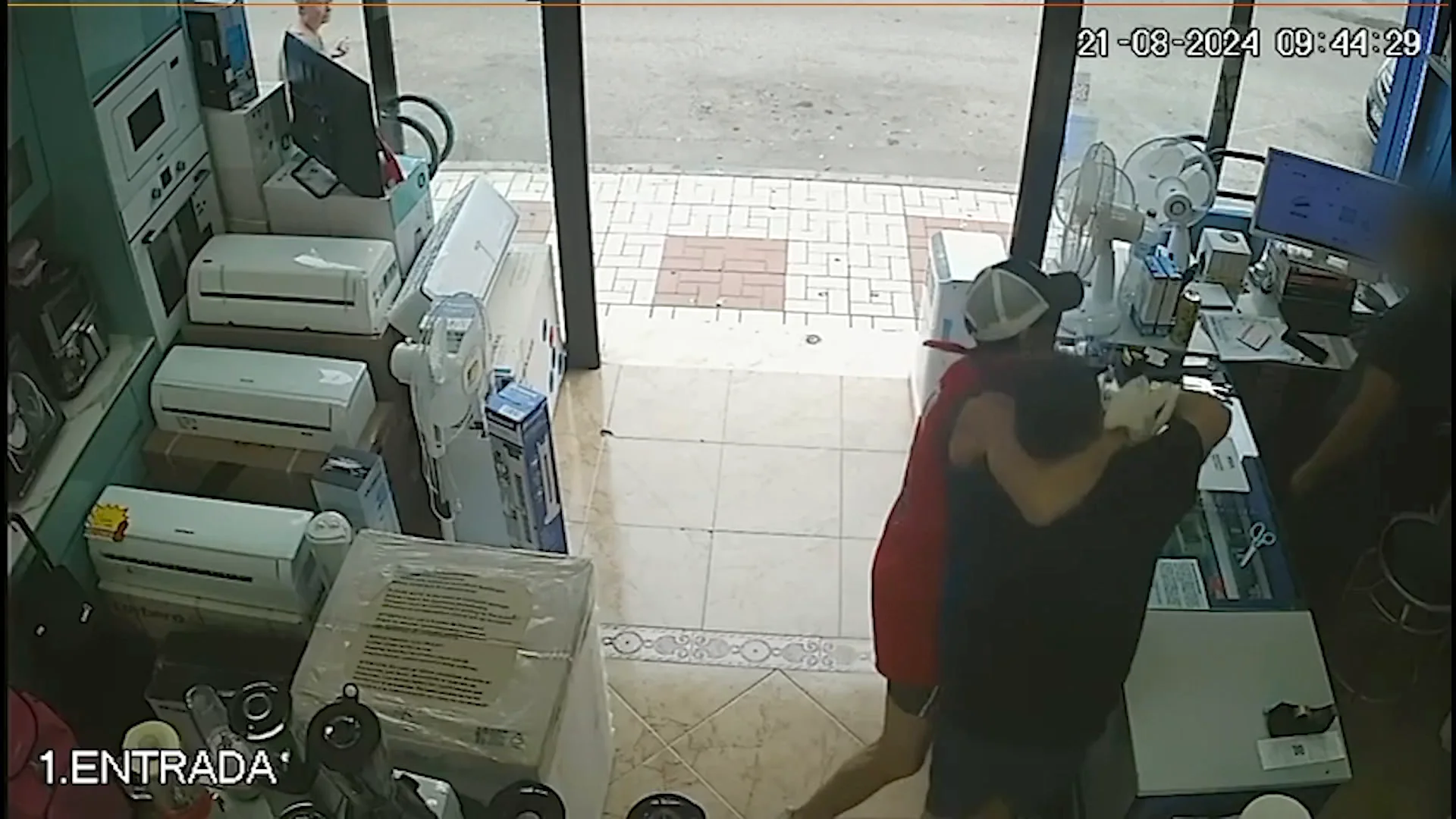Los vecinos acorralan a un ladr&oacute;n