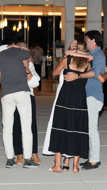 Carla Goyanes, abrazada a su sobrina y cuñado Carla Goyanes, abrazada a su sobrina y cuñado