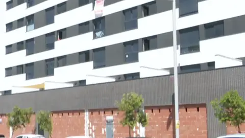 El barrio del Cañaveral, volcado contra la okupación ilegal: "Sabemos que son seres humanos, pero no queremos más fricción" El barrio del Cañaveral, volcado contra la okupación ilegal: "Sabemos que son seres humanos, pero no queremos más fricción"