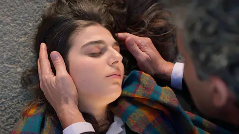 Cansu es atropellada por su padre tras discutir con Aybike, ¿se pondrá bien? Cansu es atropellada por su padre tras discutir con Aybike, ¿se pondrá bien?