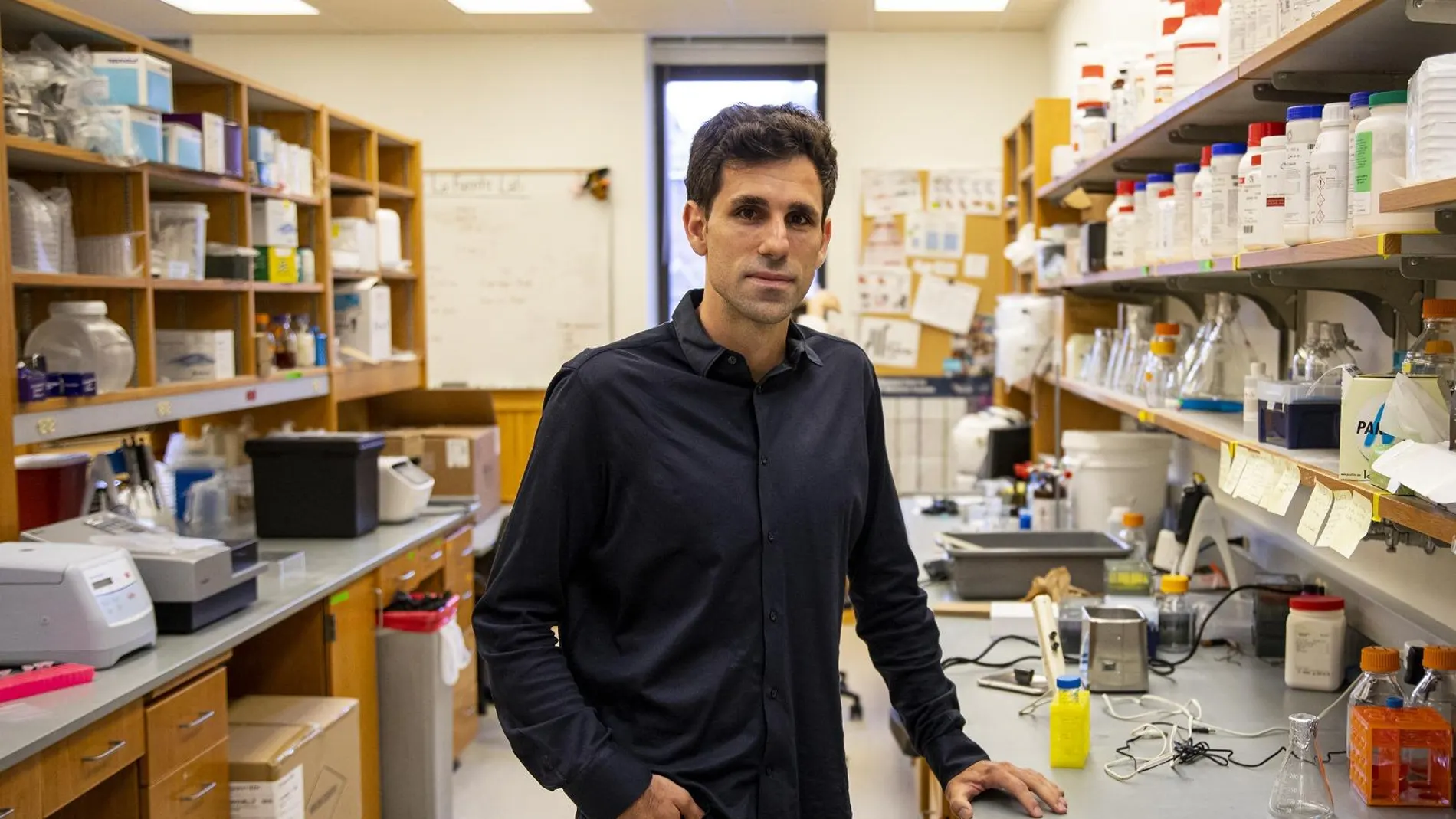 César de la Fuente, investigador que analiza los microbiomas humanos César de la Fuente, investigador que analiza los microbiomas humanos