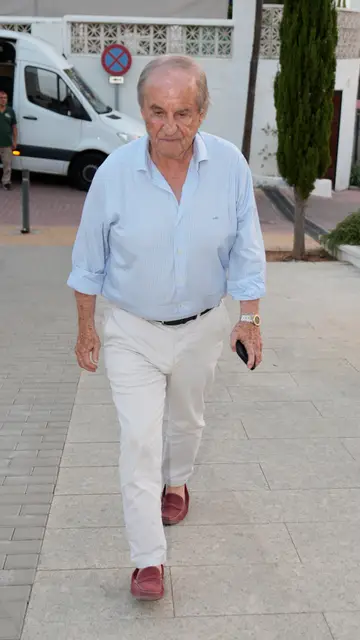 José María García en su llegada al tanatorio tras la muerte de Caritina Goyanes José María García en su llegada al tanatorio tras la muerte de Caritina Goyanes