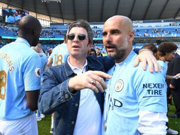 Noel Gallagher junto a Pep Guardiola