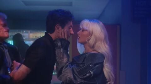 Barry Keoghan y Sabrina Carpenter en el vídeo de Please Please Please