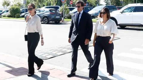 Isabel Preysler, Tamara Falcó e Íñigo Onieva acudiendo al tanatorio tras la muerte de Caritina Goyanes Isabel Preysler, Tamara Falcó e Íñigo Onieva acudiendo al tanatorio tras la muerte de Caritina Goyanes
