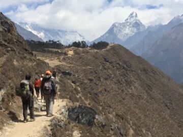 Buscan a la chica en Nepal