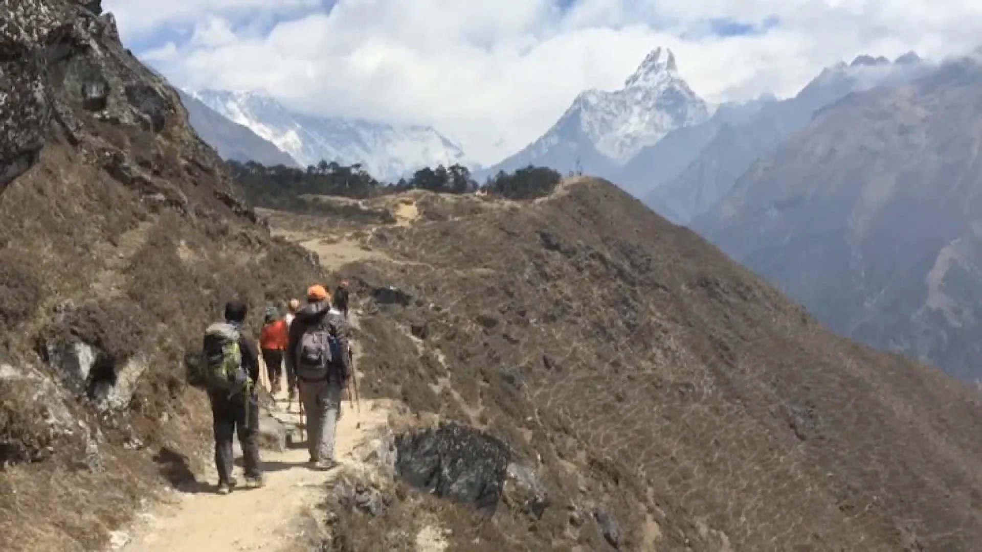 Buscan a la chica en Nepal