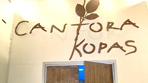 Cantora Kopas, el gran sueño empresarial de Isabel Pantoja en Fuengirola, se convierte en un centro de jóvenes Cantora Kopas, el gran sueño empresarial de Isabel Pantoja en Fuengirola, se convierte en un centro de jóvenes