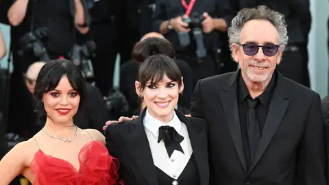 Jenna Ortega, Winona Ryder y Tim Burton en el Festival de Venecia Jenna Ortega, Winona Ryder y Tim Burton en el Festival de Venecia