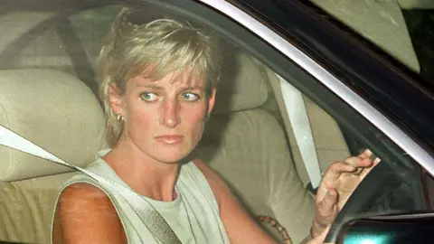 Lady Di en un coche Lady Di en un coche