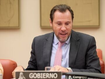 El ministro de Transportes y Movilidad Sostenible, Óscar Puente, comparece en la Comisión de Transportes y Movilidad Sostenible del Congreso de los Diputados