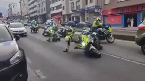 Montonera de guardias civiles en La Vuelta Montonera de guardias civiles en La Vuelta