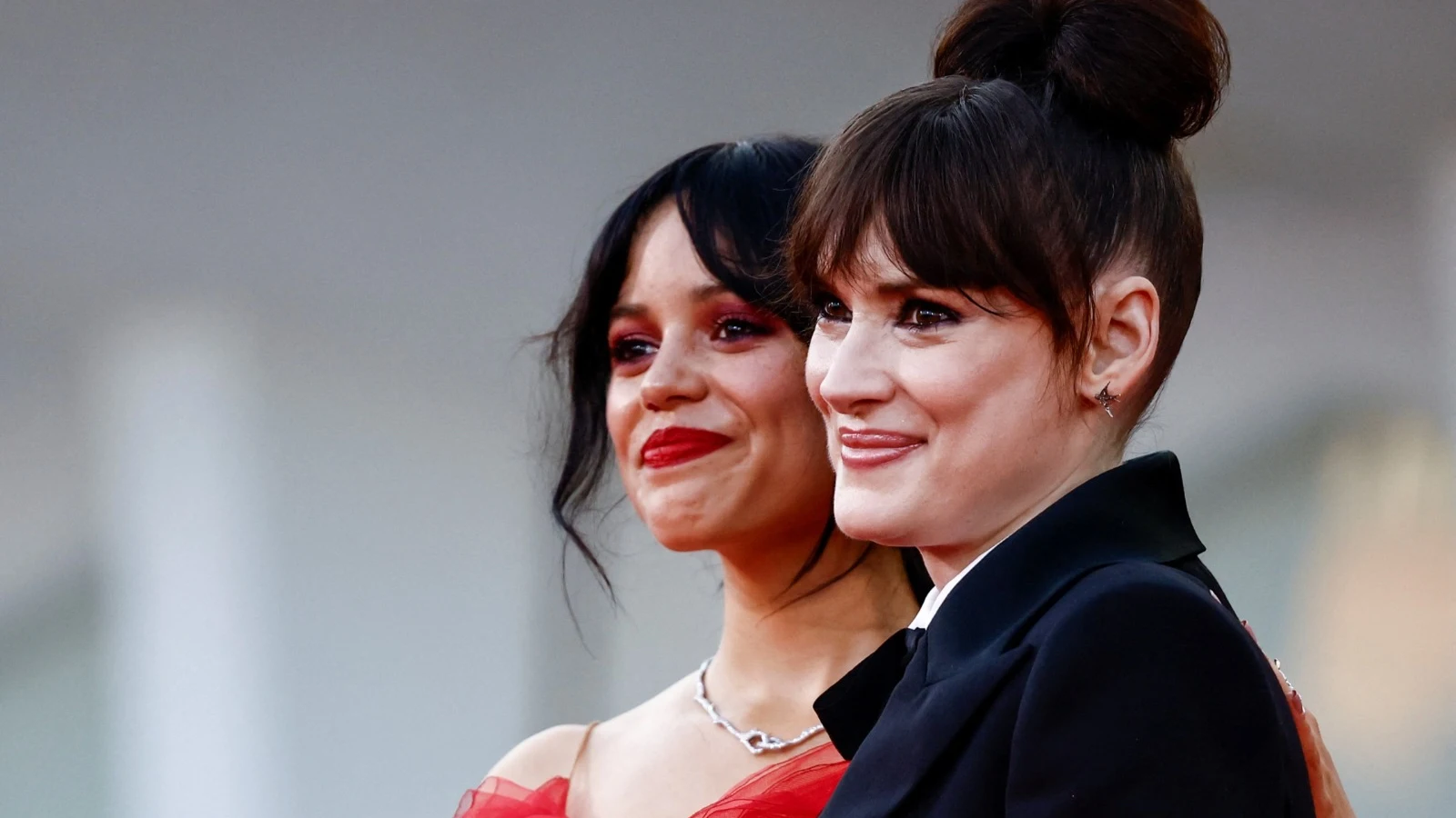 Jenna Ortega y Winona Ryder en el Festival de cine de Venecia Jenna Ortega y Winona Ryder en el Festival de cine de Venecia