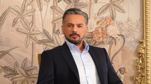 Emre Altuğl es Orhan Korhan, el padre de Ferit Emre Altuğl es Orhan Korhan en Una nueva vida