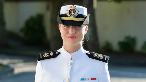 La princesa Leonor, impecable con el uniforme La princesa Leonor, impecable con el uniforme
