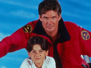 David Hasselhoff y Jeremy Jackson en Los Vigilantes de la playa David Hasselhoff y Jeremy Jackson en Los Vigilantes de la playa