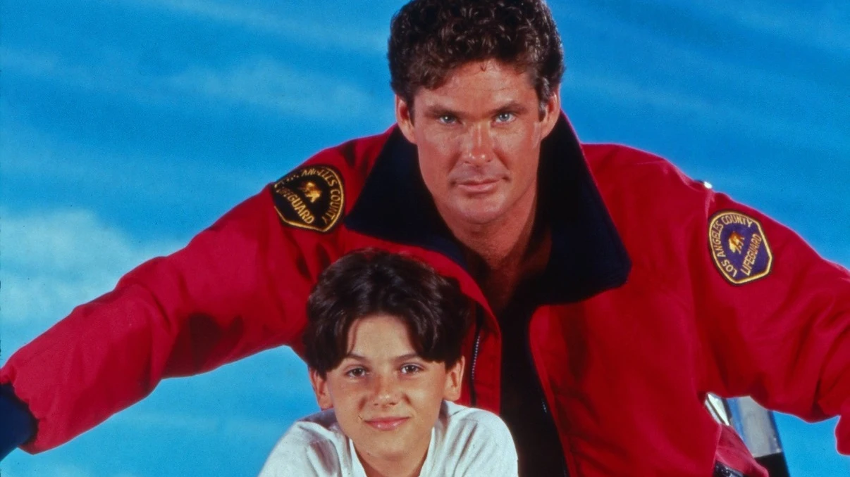 David Hasselhoff y Jeremy Jackson en Los Vigilantes de la playa