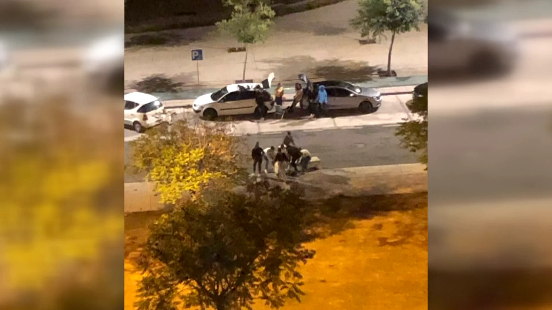 Más de 2.000 vecinos denuncian en Sevilla las carreras ilegales de su barrio Más de 2.000 vecinos denuncian en Sevilla las carreras ilegales de su barrio