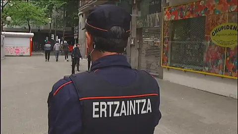 Jesús, el ertzaina que usa su memoria prodigiosa para recuperar coches robados: "He conseguido devolver 160" Jesús, el ertzaina que usa su memoria prodigiosa para recuperar coches robados: "He conseguido devolver 160"