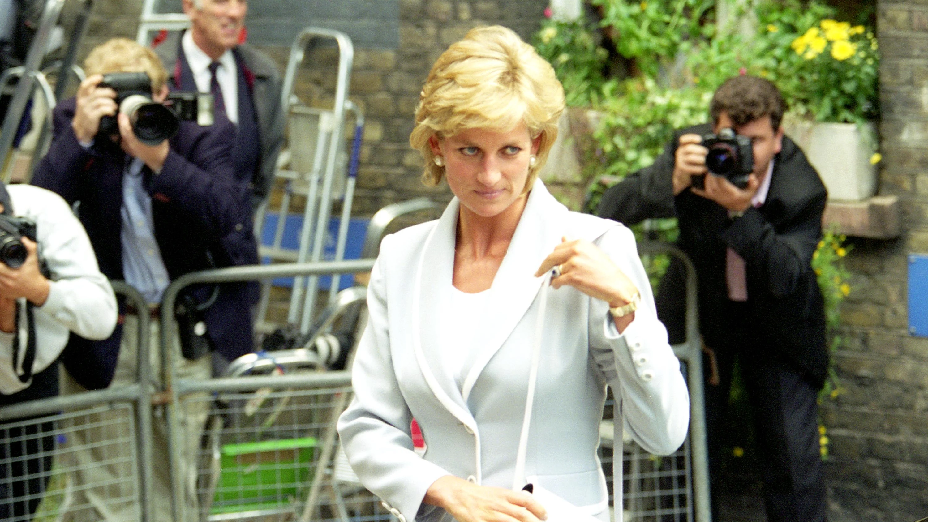 Lady Di rodeada de paparazzi Lady Di rodeada de paparazzi