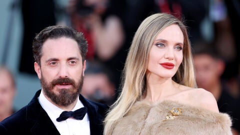 Angelina Jolie y Pablo Larraín en el Festival de Venecia presentando Maria