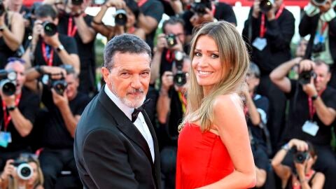 Antonio Banderas y Nicole Kimpel en el Festival de Venecia