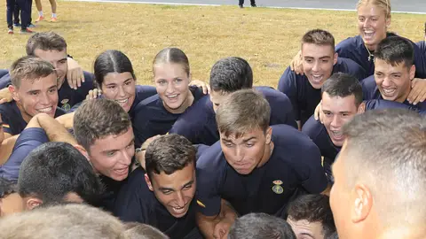 La princesa Leonor celebrando junto a sus compañeros en la Escuela Naval de Marín La princesa Leonor celebrando junto a sus compañeros en la Escuela Naval de Marín