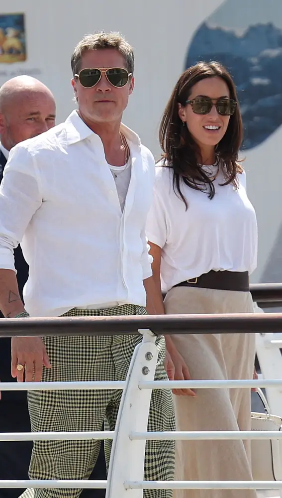 Brad Pitt junto a Inés de Ramón en Venecia Brad Pitt junto a Inés de Ramón en Venecia