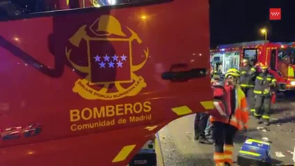 Tres muertos y dos heridos graves por el choque de un kamikaze con otro vehículo y una moto en Las Rozas, Madrid Tres muertos y dos heridos graves por el choque de un kamikaze con otro vehículo y una moto en Las Rozas, Madrid