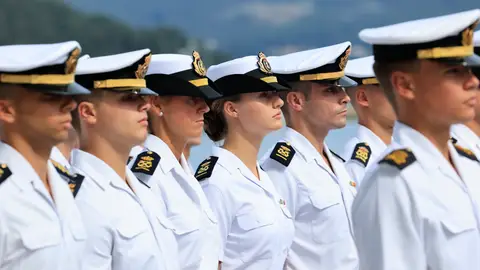La Princesa Leonor realiza sus primeras actividades en la Escuela Naval de Marín (Pontevedra) La Princesa Leonor (c), durante sus primeras actividades en la Escuela Naval de Marín, a 30 de agosto de 2024, en Marín, Pontevedra, Galicia (España). La princesa de Asturias, Leonor de Borbón y Ortiz, ingresó ayer 29 de agosto en la Escuela Naval Militar de Marín (Pontevedra), como ya hizo Felipe VI en 1986, en tercer curso como guardiamarina de primero. El curso finaliza el 16 de julio, fecha en el que se embarcará en el buque-escuela Juan Sebastián Elcano. 30 AGOSTO 2024;REALEZA;PRINCESA;...