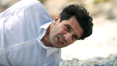 El sicario cumple el último deseo de Ilgaz: ¡morir de hambre y sed en una isla desierta! 