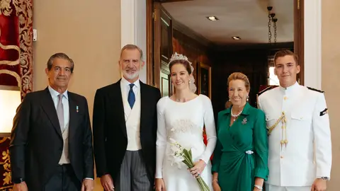 El rey Felipe en la boda de Victoria López-Quesada y Enrique Moreno de la Cova El rey Felipe en la boda de Victoria López-Quesada y Enrique Moreno de la Cova