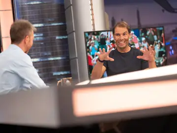 Rafa Nadal cuenta qué sintió al portar la llama olímpica en los Juegos de París: "Es algo único que no vuelve" Rafa Nadal cuenta qué sintió al portar la llama olímpica en los Juegos de París: "Es algo único que no vuelve"