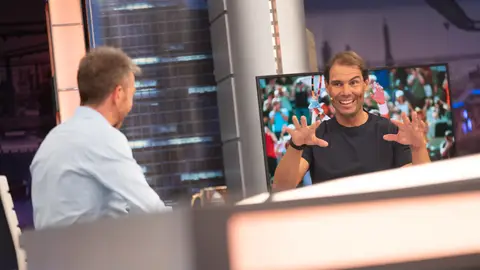 Rafa Nadal cuenta qué sintió al portar la llama olímpica en los Juegos de París: "Es algo único que no vuelve" Rafa Nadal cuenta qué sintió al portar la llama olímpica en los Juegos de París: "Es algo único que no vuelve"