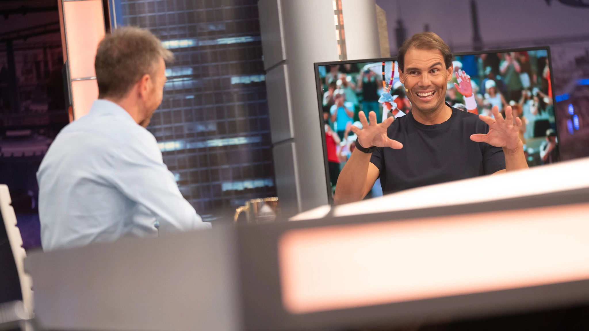Rafa Nadal cuenta qué sintió al portar la llama olímpica en los Juegos de París: "Es algo único que no vuelve" Rafa Nadal cuenta qué sintió al portar la llama olímpica en los Juegos de París: "Es algo único que no vuelve"
