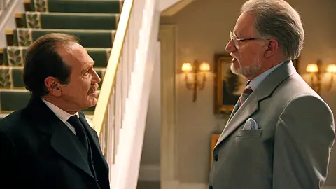 Damián se niega a hablar con Isidro sobre la relación de sus hijas, pero el chófer insiste: “No cometa el mismo error que yo” Damián se niega a hablar con Isidro sobre la relación de sus hijas, pero el chófer insiste: “No cometa el mismo error que yo”