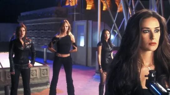 Drew Barrymore, Lucy Liu, Cameron Diaz y Demi Moore en Los ángeles de Charlie: al límite Drew Barrymore, Lucy Liu, Cameron Diaz y Demi Moore en Los ángeles de Charlie: al límite
