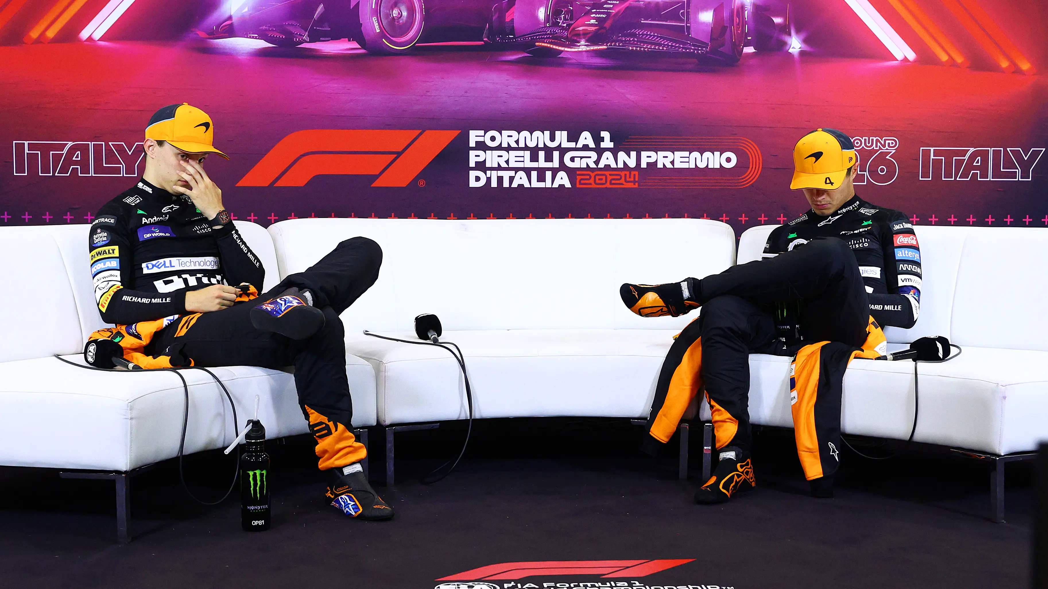 Piastri y Norris, pilotos de McLaren, en la rueda de prensa postcarrera