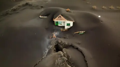 La casa sepultada por la lava La casa sepultada por la lava