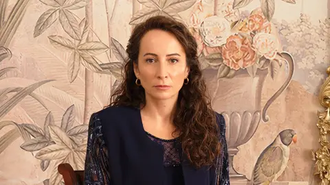 Sezin Bozacı es Esme Şanlı, la madre de Suna y Seyran Sezin Bozacı es Esme Şanlı, la madre de Suna y Seyran