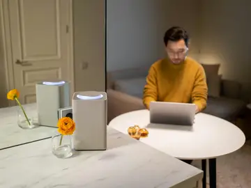 Persona con ordenador Persona con ordenador