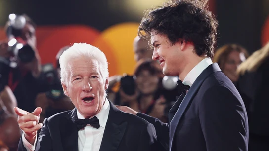 Richard Gere con su hijo Homer en el Festival de Venecia Richard Gere con su hijo Homer en el Festival de Venecia