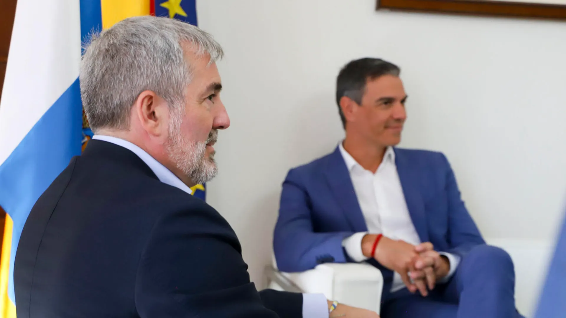 El presidente del Gobierno, Pedro Sánchez, durante su reunión del viernes el presidente de Canarias, Fernando Clavijo. El presidente del Gobierno, Pedro Sánchez, durante su reunión del viernes el presidente de Canarias, Fernando Clavijo.