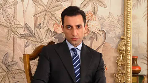 Doğukan Polat es Fuat Korhan, un hombre ambicioso con doble cara Doğukan Polat es Fuat Korhan, un hombre ambicioso con doble cara